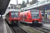 SCHAFFHAUSEN (Kanton Schaffhausen), 01.10.2014, links 611 049 als IRE von Basel Bad Bf zur Weiterfahrt nach Singen (Hohentwiel) und rechts 426 503-9 als Regionalbahn nach Erzingen 