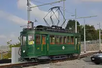 Am Nachmittag des 02.10.2014 fährt Be 2/2 215 auch nach Weil am Rhein. Hier wendet der Wagen in der Schlaufe bei Weil am Rhein.