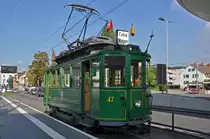 Am Nachmittag des 02.10.2014 fährt Be 2/2 215 auch nach Weil am Rhein. Auf dieser Aufnahme steht der Be 2/2 47 wieder am Zoll Weil Friedlingen.