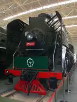 Class Renmin No. 1001, 3.7.14 

Hergestellt 1958 von der Sifang Lokomotivfabrik in China, 23,25m lang, 110 km/h schnell, 18,05t Zugkraft. 258 Einheiten wurden bis 1966 produziert. 
Sie wurde als Personenzuglok auf Hauptstrecken eingesetzt und kam 1988 ins Beijing Railway Museum