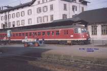ET 30 (BR 430) in Ludwigsburg, dahinter das alte Bahnhofsgeb�ude. (1967)