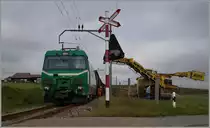 Der Zuckerrübenzug ist platziert, die Fahrleitung geerdet und der Verlad auf freier Strecke kann beginnen.
Bei Mauraz, den 15. Oktober 2014