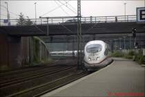 Eine Doppeleinheit ICE 3 bei der Einfahrt in Hamburg-Harburg im Sommer 2002. Der ICE ist auf dem Weg von M�nchen nach Hamburg-Altona.