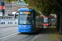 Diese Niederflurstraßenbahn (7) fährt nach Djurgården am 16.09.2014.