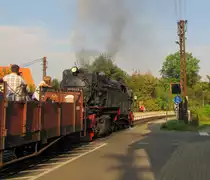 Am 16.09.2014 war der Cabriowagen der HSB direkt hinter der 99 7232-4 eingereiht. Mit der HSB 8904 (Eisfelder Talmühle - Wernigerode) dampft sie durch die Kirchstraße in Wernigerode.