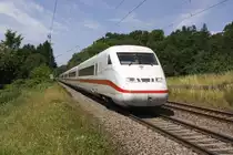 402 040-0, ein ICE1 der DB, passiert am 22.06.2014 Ebersbach.