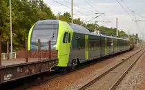 1429 002 wurde am 13.10.14 vom Berliner Stadler-Werk in Pankow nach Delitzsch zum Schienenfahrzeugwerk überführt. Hier passiert der Flirt 3 Burgkemnitz.
