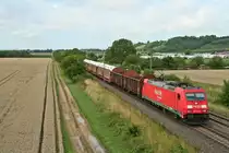 185 304-3 mit einem gemischten G�terzug von Mannheim Rbf nach Weil am Rhein Rbf/Basel Bad. Rbf am Nachmittag des 11.07.14 n�rdlich von H�gelheim.