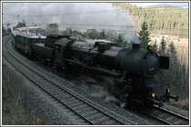 Dampfsonderzug E 16065 von Wien nach M�rzzuschlag mit 52.4984 und 1041.15 am 6.1.2007 bei der Durchfahrt der Station Wolfsbergkogel am Semmering. 