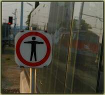 Wieder eine kleine Impression am Rande. Im Glas spiegelt sich �brigens 2143 072. Die Aufnahme entstand in Zellerndorf am 22.9.2006.