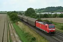 185 136-9 mit einem gemsichten G�terzug aus Mannheim Rbf nach Basel SBB Rbf am Nachmittag des 11.07.14 n�rdlich von H�gelheim.