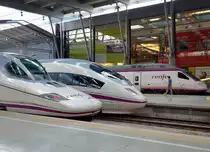 Kurzer Trip nach Málaga/5: ...und schon nach zweieinhalb Stunden - mit einer Spitzengeschwindigkeit von 300 km/h - sind wir im supermodernen Bahnhof von  Málaga-Maria Zambrano , benannt nach einer spanischen Philosophin. Abends um sieben ging es wieder zurück. Málaga, 29.9.2014 