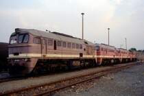 Die ersten Maschinen sind entbehrlich.220 auf dem Abstellgleis des Bw Gera. An dieser Stelle befand sich die Bekohlung und die Schlackegrube der Anlage 2