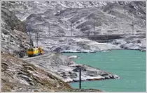 Xmf 4/4 9918 am Ufer des Lago Bianco kurz vor Ospizio Bernina. (23.10.2014)