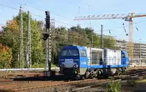 Die V204 von der Rurtalbahn kommt als Lokzug aus Richtung Stolberg-Rheinland und fährt in Aachen-West ein. Aufgenommen vom Bahnsteig in Aachen-West bei schönem Herbstwetter am Nachmittag vom 18.10.2014. 