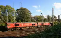 Zwei Class 66 DE6308  Anja  und die DE6310  Griet  beide von Crossrail stehen auf dem Abstellgleis in Aachen-West. Aufgenommen von der Bärenstrasse in Aachen bei schönem Herbstwetter am Nachmittag vom 19.10.2014.
