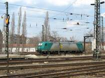 Dann verl�sst auch 185-CL 006 den Zug, den sie gemeinsam mit 203 004 bis hierher gebracht hat - Dresden-Neustadt, 7.04.2006
