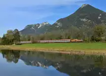 1216 019 mit EC 89 am 18.10.2014 bei Niederaudorf. 