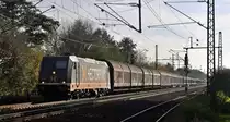 Hector Rail 241 005  Solo  befindet sich am 28.10.14 in Diepholz mit einem Schiebewandwagenzug auf der Fahrt in Richtung Bremen.  