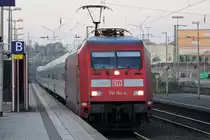 101 101-4 mit IC 130 nach Koblenz Hbf. bei der Einfahrt in Recklinghausen 28.10.2014 