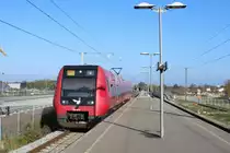 DSB S-Bahn Kopenhagen am 28. Oktober 2014: Kommend aus Hellerup erreicht eine Garnitur der Linie F den S-Bahnhof Ryparken.