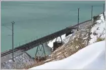 Die Brücke südlich Ospizio Bernina über dem Ufer des Lago Bianco hat im Gegensatz zu früher jetzt auch ein Geländer. (23.10.2014)