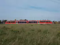 Mitten auf dem Acker gelegen liegt die Station Roggentin wo,am 26.Oktober 2014,der 642 186 auf der Fahrt von Wismar nach Tessin hielt.