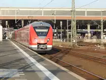 440 312 und 440 311 präsentieren sich glänzend in der Abendsonne des 28.10.14 als S68 nach Langenfeld. Ab Mitte Dezember zum Fahrplanwechsel gehts dann als S8 auf die Strecke.

Düsseldorf 28.10.2014