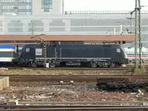 ES 64 U2 - 034 alias 182 534 von MRCE als Seitenansicht im Düsseldorfer HBF.

Düsseldorf 28.10.2014
