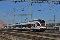 RABe 523 007 auf der S3 verlässt dem Bahnhof Muttenz. Die Aufnahme stammt vom 19.10.2014.