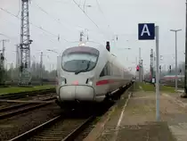 Am 29.10.2014 wurden etliche ICE´s durch Stendal Umgeleitet.Hier sehen wir den ICE 411 062/562 in Stendal.