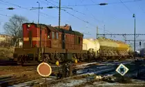 Die längst aus dem Betriebsdienst geschiedene T669.101 der CSD erreichte am 2. Januar 1993 den Bahnhof von Sokolov mit ihrem Güterzug.