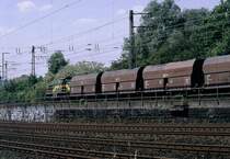 Der Ganzzug in der Steigung von HA-Hengstey-HA-Vorhalle.
Aufn. 2006 / Diascan. 