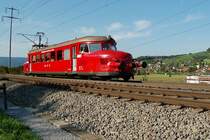 RBe 2/4 202. Das nennt man Fotografengl�ck. Unverhofft taucht der  Rote Pfeil  der OeBB im Fricktal (Aargau) auf. Wo will er nur hin ? Es ist Samstag, der 9.September 2006 um 17:00 Uhr. Geht die Reise vielleicht nach Z�rich zu einem Nachtbummel ?