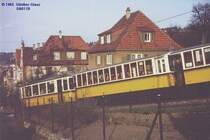 Die alte Zahnradbahn ( Zacke ) mit zwei Anh�ngern im Jahre 1965 zwischen Marienplatz und Stuttgart-Degerloch, damals noch als Linie 30. Der Triebwagen fuhr immer talseitig, deswegen waren alle Anh�nger Steuerwagen und hatten bergseitig die Linien-Nr. auf dem Dach, beim Mittelwagen sichtbar.