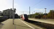 Der Thalys aus Paris(F)-Köln-Hbf kommt durch Herzogenrath als Umleiter aus Richtung Aachen,Kohlscheid und fährt in Richtung Übach-Palenberg,Rheydt.
Bei schönem Novemberwetter am Vormittag vom 1.11.2014. 