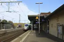 Ein Nachschuss vom ICE3 aus Brüssel-Süd-Frankfurt am Main kommt durch Herzogenrath als Umleiter aus Richtung Aachen,Kohlscheid und fährt in Richtung Übach-Palenberg,Rheydt. 
Bei schönem Novemberwetter am Mittag vom 1.11.2014.