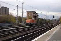 LOCON 212 (293 503-9) fuhr solo an der S-Bahn Station Berlin Greifswalder Straße vorbei weiter in Richtung Berlin Frankfurter Allee. 04.11.2014