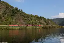 140 821 und 140 858 mit Güterzug am 03.10.2014 bei Hatzenport.