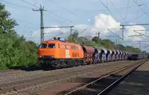 Mit einem Schotterzug am Haken dieselte 225 015 der BBL am 14.10.14 durch Niederndodeleben Richtung Braunschweig.