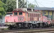 Ersatzteilspender 1020 034 der zusammen mit der betriebsfähigen 1020 041 (ex E 94 103) durch die SLB von der MWB im August 2013 angekauft wurde, aufgenommen am 4.9.2014 in Salzburg-Itzling.