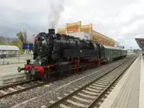 95027 im Bahnhof von Halberstadt am 03.11.2014 mit einem Sonderzug nach Blankenburg (Harz)