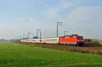 120 155-7 fuhr am 05.11.2014 mit dem IC 2433 von Emden nach Leipzig, hier bei Petkum.