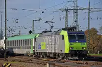 Re 485 015-2 durchfährt den Badischen Bahnhof. Die Aufnahme stammt vom 02.11.2014.