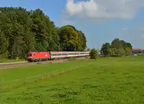 1016 010 mit einem IC nach Bregenz am 03.10.2014 bei Hufschlag. 
