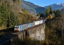 186 288 + 186 290 mit einem KLV am 02.11.2014 auf dem Hundsdorfer-Viadukt nahe Bad Hofgastein.  