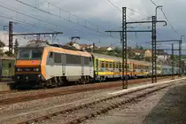 26050 mit IC 3690 Toulouse Matabiau-Paris Austerlitz auf Bahnhof Gourdon am 2-7-2014.