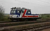 Der Oberbaumesswagen X 627 801-4 (120 522-3) der ÖBB ist am 11.11.2014 von Wien nach St. Pölten unterwegs. Hier bei der Durchfahrt in Kirchstetten.