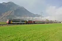 Heute wurde am EC 163 zwischen Z�rich HB und Buchs SG ein RBe 540 �berf�hrt, der Triebwagen holte in Buchs zwei Personenwagen ab. Im Bild erreicht der Zug bestehend aus dem RBe 540 043-7, Re 4/4 II 11128, 8 �BB Wagen und einem SBB Apm61 Refit in k�rze Ziegelbr�cke, 11.11.2014.