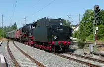 Die Bayernbahn-Lok 03 2295 fuhr am 14.6.09 mit dem Nostalgiezug aus Nördlingen  Tender voraus  in Gunzenhausen auf Gleis 2 ein.